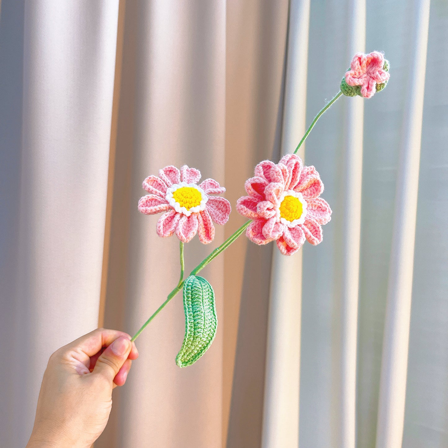 Hand Crochet Zinnia Flower Stems - Realistic Pink Purple Light Blue Artificial Flowers with Bud & Leaf, Hypoallergenic Floral Stems for Bouquets, Wedding Decor, Birthday Gift, DIY Arrangements
