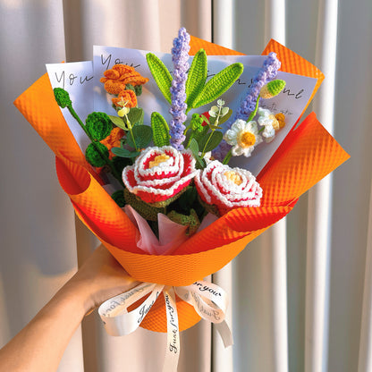 Buquê Floral em Crochê Artesanal - Peónia, Narciso, Lavanda, Rosa Laranja, Romã, Folhas de Eucalipto, Folhagem Dourada - Ideal para Casamentos, Aniversários, Dia da Mãe