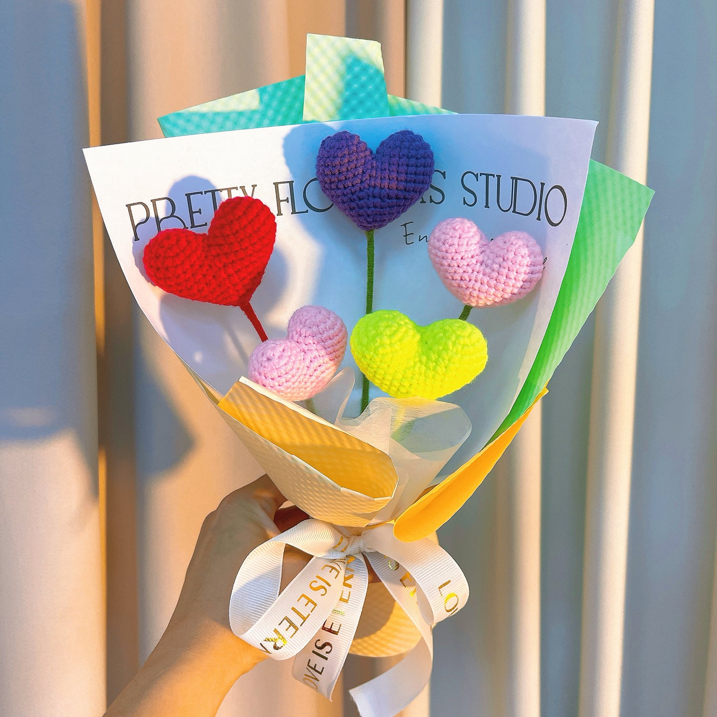 Bouquet de coeurs au crochet fait main enveloppé - Cadeau de Saint-Valentin, cadeaux d'anniversaire pour petite amie, anniversaire, cadeau pour femme, fleur éternelle