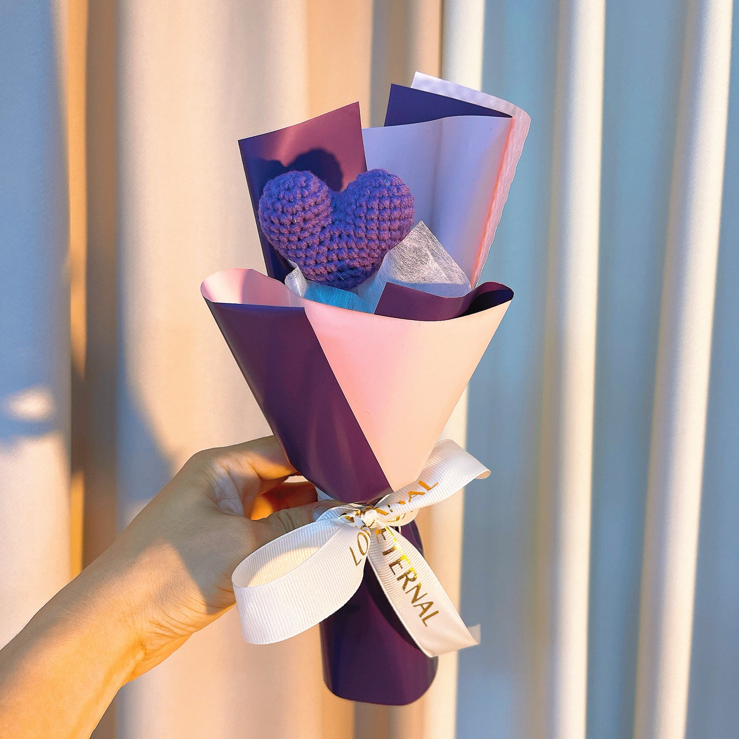 Bouquet de coeurs au crochet fait main enveloppé - Cadeau de Saint-Valentin, cadeaux d'anniversaire pour petite amie, anniversaire, cadeau pour femme, fleur éternelle