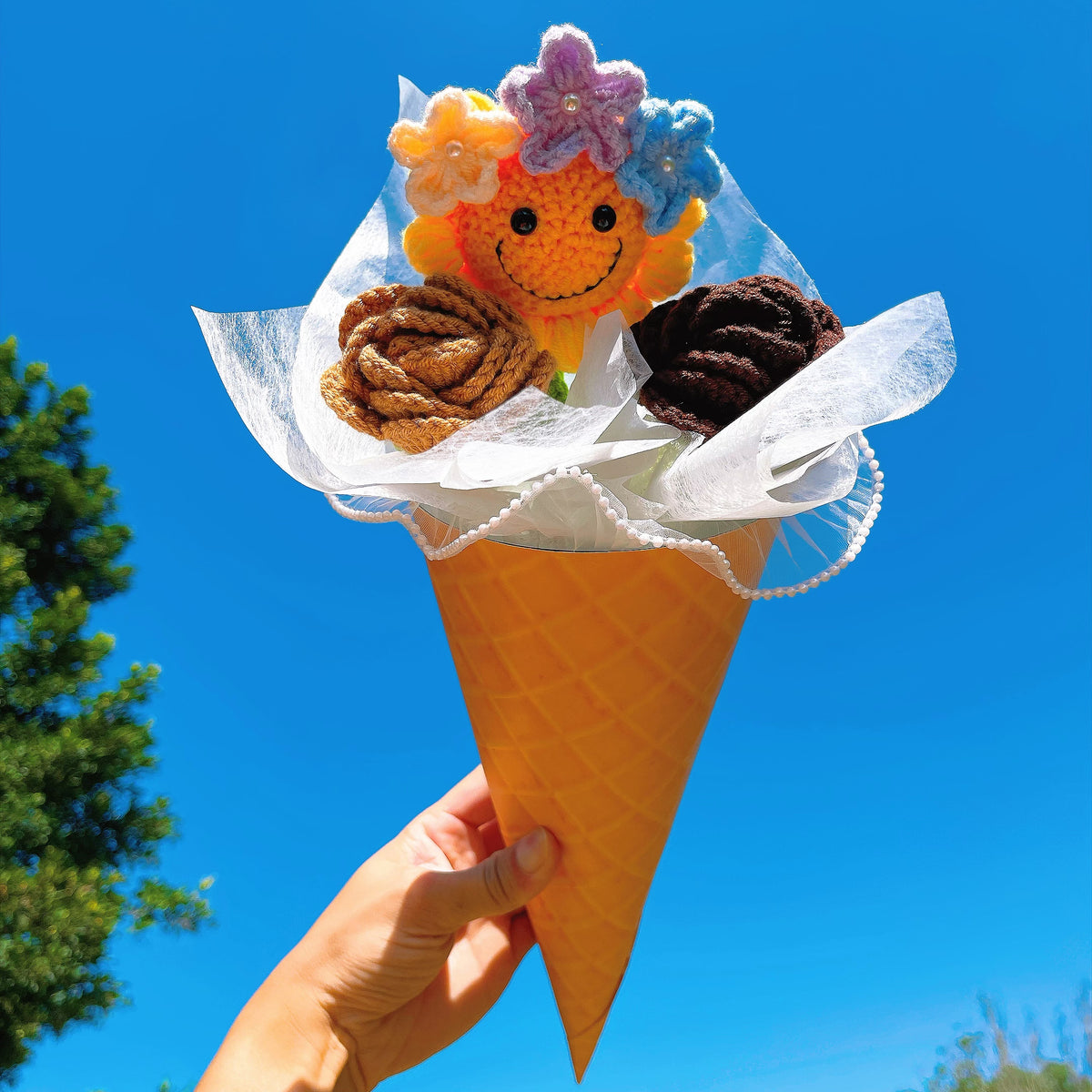 Handgefertigter Häkel-Eiswaffel-Blumenstrauß aus Garn | Süßes Geschenk für Geburtstag, Abschluss, Valentinstag, Muttertag, Gute Besserung | Allergikerfreundlich