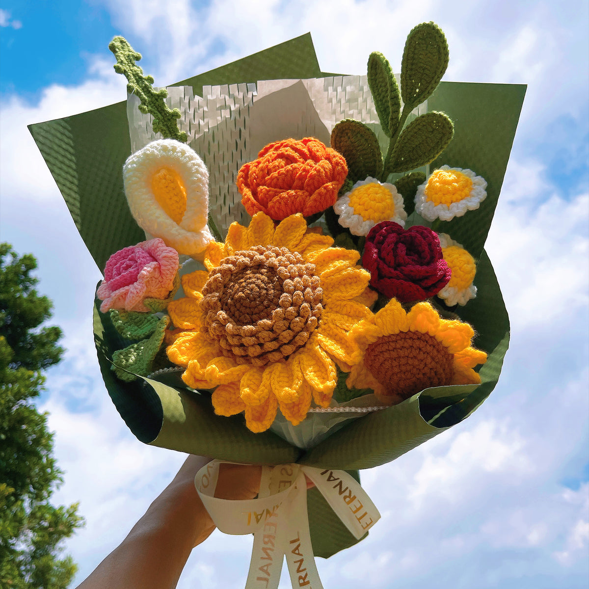 Sunlit Embrace Handmade Crochet Sunflower Bouquet with Bees, White Calla Lily, White Daisy, Rose, Gift for Her, Birthday Anniversary, Allergy-Friendly - The Bloom Crafter