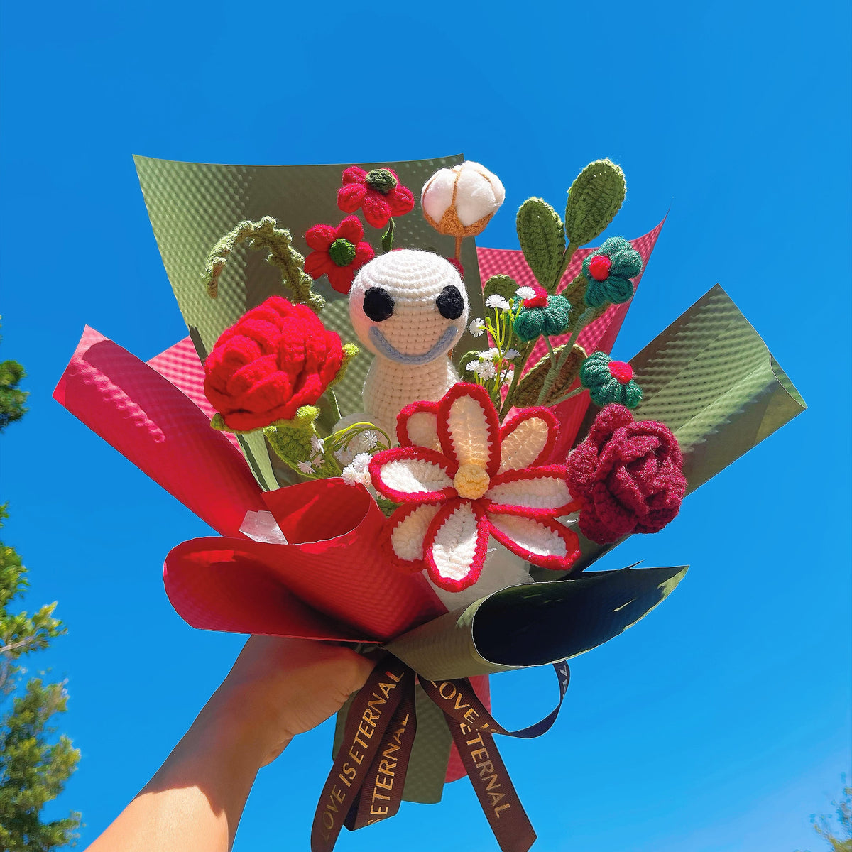 Xmas Snowman Theme Crochet Flower Bouquet – Gift for Valentine's Day, Birthday, Anniversary, Graduation, Christmas - The Bloom Crafter