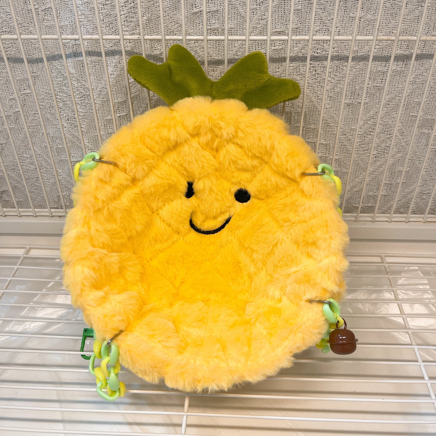 Happy Pineapple Design Parrot Bird Nest, equipped with hooks and plastic chains, suitable for cage use, cotton-filled half-moon shape, providing a comfortable sleeping spot for pet birds.
