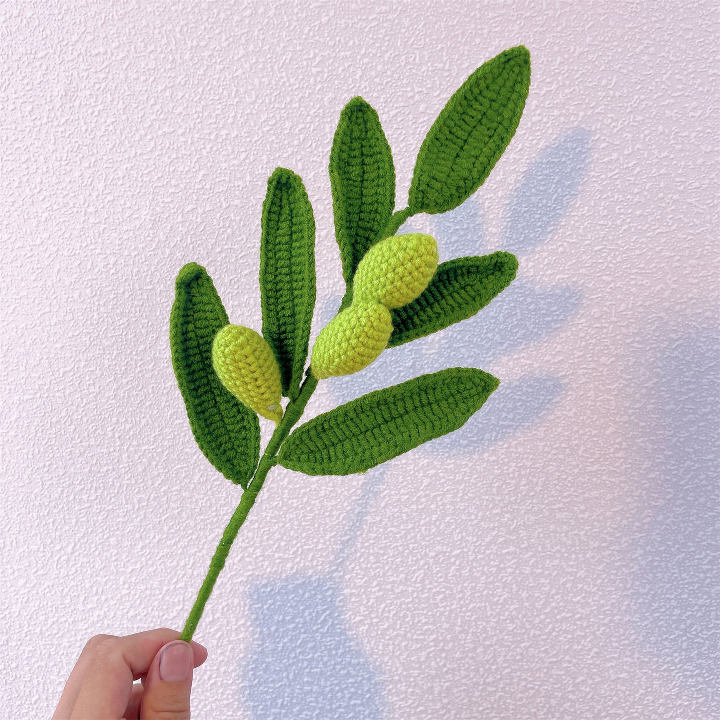 Oasi Mediterranea: Foglie di Olivo Fatte a Mano a Maglia con Palo per Olive per una Decorazione Naturale del Giardino
