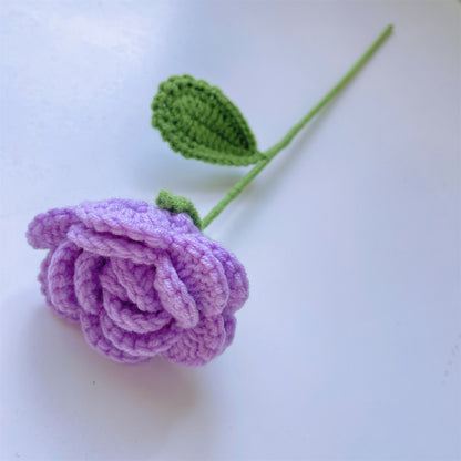 Ramalhete Romântico de Crochê Artesanal em Roxo - Símbolo do Amor, Rosa Extra Grande, Rosa em Forma de Copa de Vinho, Lavanda e Acentos Delicados