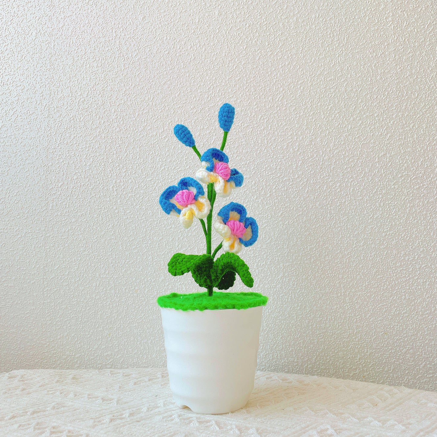 Piante di orchidea farfalla a crochet fatta a mano - Finto fiore realistico - Decorazione unica per la casa - Appassionati di piante - Artigianale - Phalaenopsis - Fiore singolo