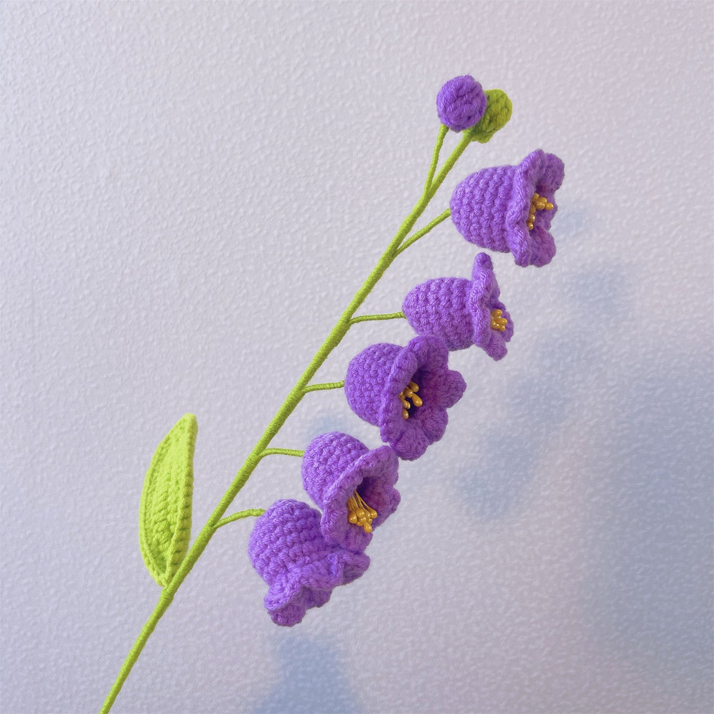 Palo Fatto a Mano con Mughetto per Decorazione del Giardino e Sostegno delle Piante - Artigianato a Maglia a Uncino, Purezza, Innocenza, Umidità, Significato del Fiore