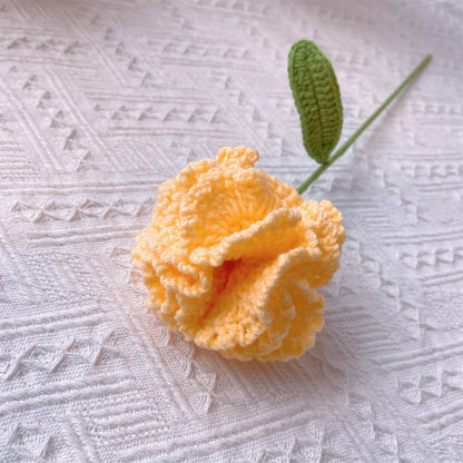 Ramo de Cravos Amarelos Artesanalmente Feito com Bordado 'I ❤ U MÃE' - Agradecimento no Dia das Mães, Aniversário ou Ocasiões Especiais