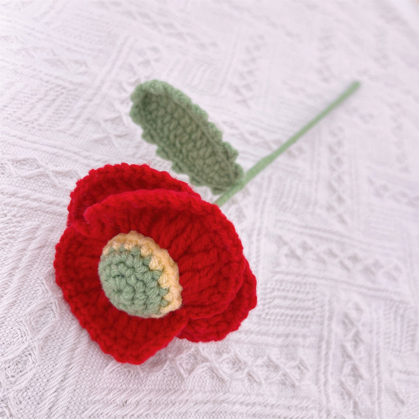 Poppy Passion: Gazzetta Artigianale a Maglia di Coquelicot per una Decorazione di Giardino Audace