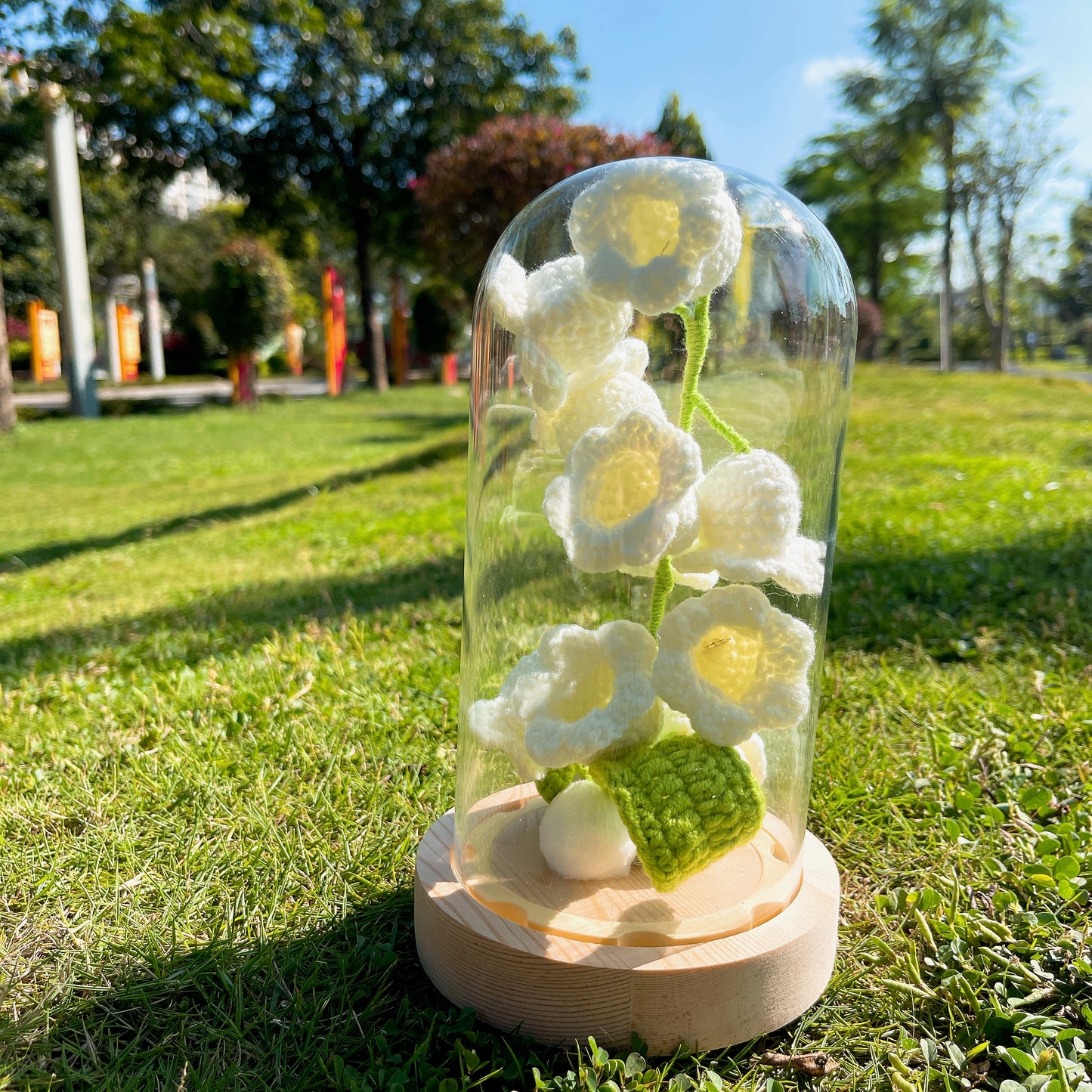 Muguet luminescent : lampe à suspension au crochet faite à la main avec abat-jour en verre
