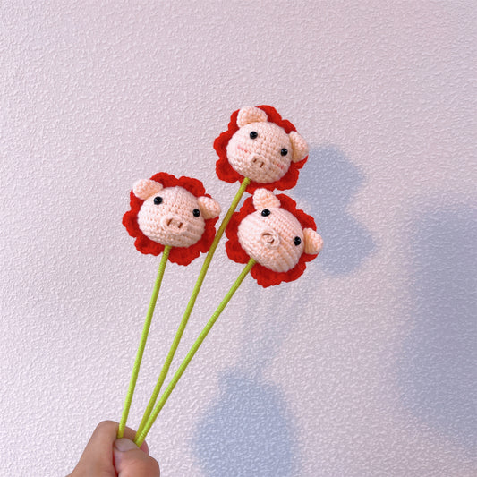 Piggy Bloom: Testa di maiale fatta a mano a merlatto con finitura a forma di fiore per una decorazione da giardino giocosa