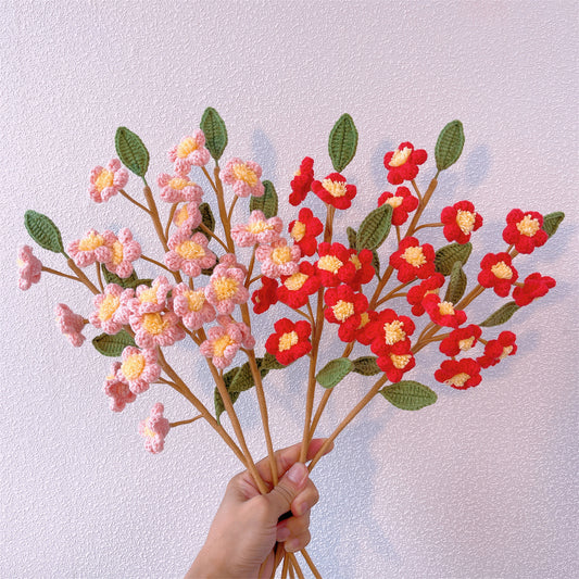 "Perfezione della Pesca: Gazzetta Artigianale a Maglia di Fiori di Pesca per una Bella Decorazione di Giardino e un Regalo Significativo"