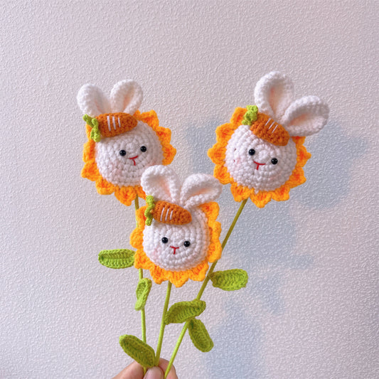 Coniglio Felice: Gazzetta Artigianale a Maglia di Testa di Coniglio Carino con Finitura di Coniglio e Girasole per una Decorazione di Giardino Whimsical