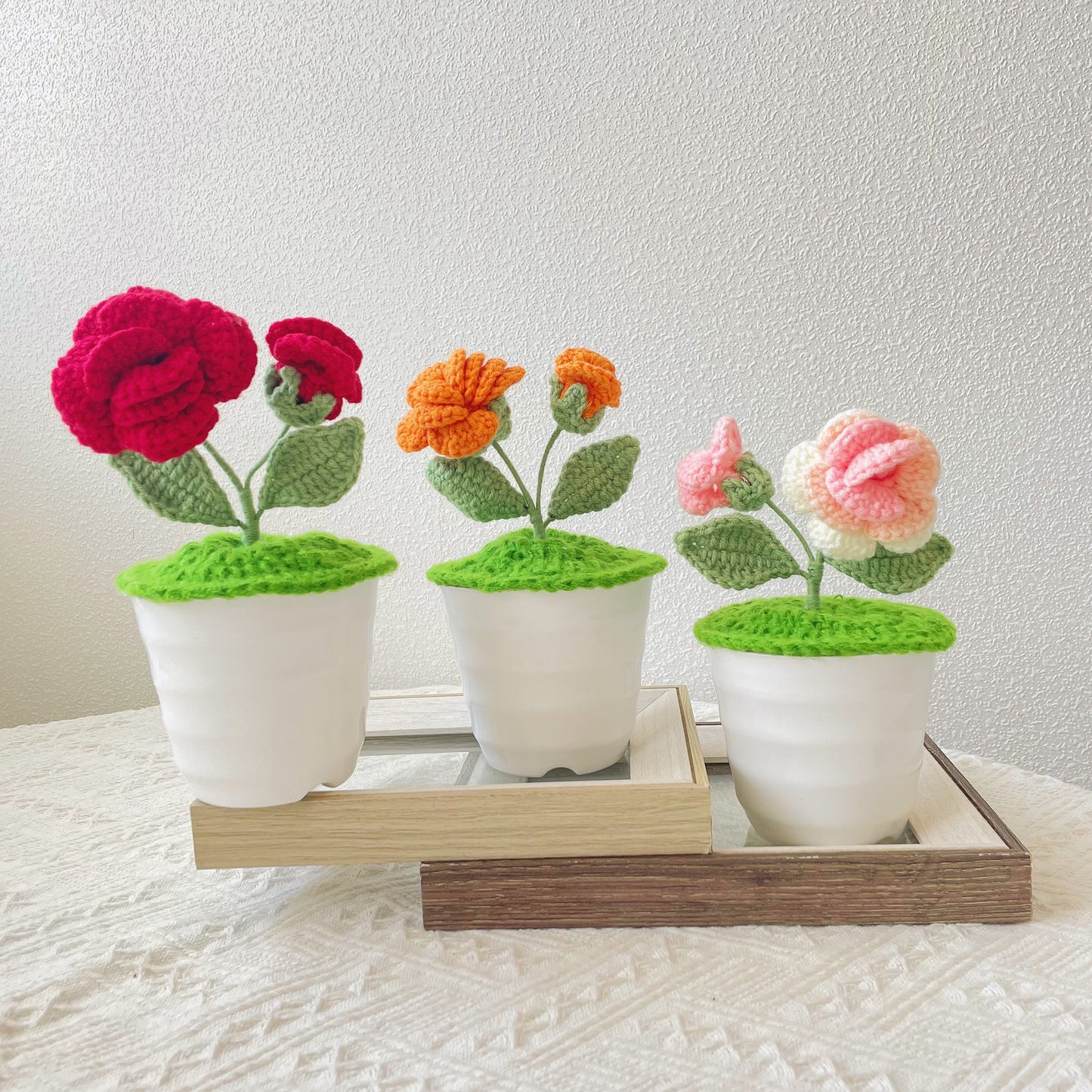 Piante di Rose Realizzate a Mano a Maglia - Finto Fiore Realistico - Decorazione Unica per la Casa - Regalo Perfetto per gli Amanti delle Piante - Fatto a Mano - Regalo per la Festa del Padre 2024