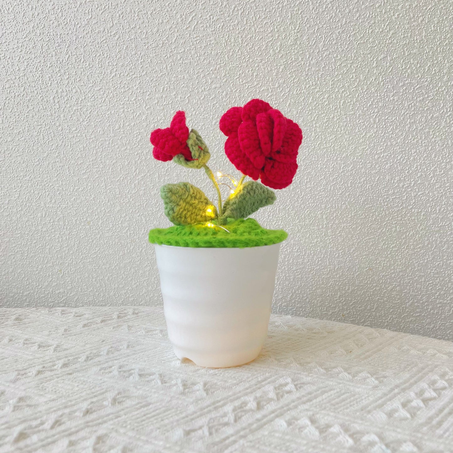 Piante di Rose Realizzate a Mano a Maglia - Finto Fiore Realistico - Decorazione Unica per la Casa - Regalo Perfetto per gli Amanti delle Piante - Fatto a Mano - Regalo per la Festa del Padre 2024