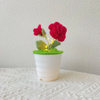 Piante di Rose Realizzate a Mano a Maglia - Finto Fiore Realistico - Decorazione Unica per la Casa - Regalo Perfetto per gli Amanti delle Piante - Fatto a Mano - Regalo per la Festa del Padre 2024