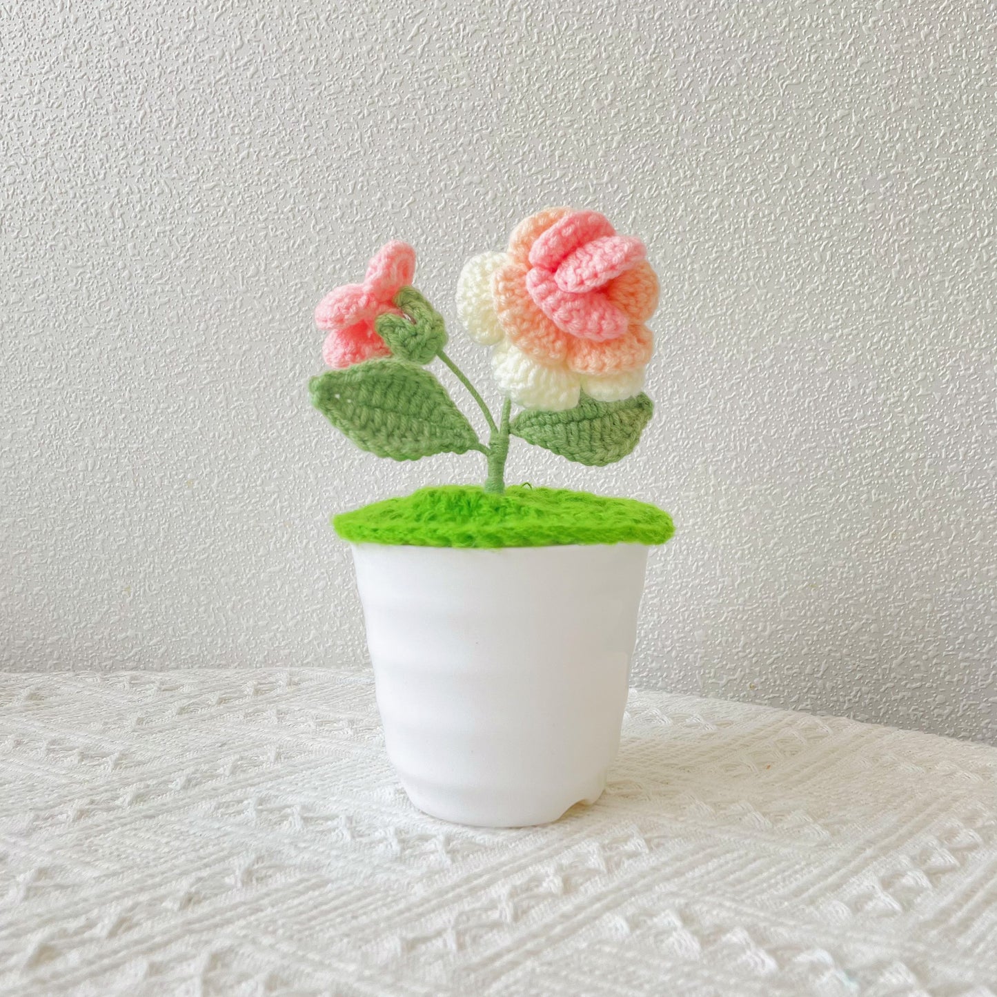 Piante di Rose Realizzate a Mano a Maglia - Finto Fiore Realistico - Decorazione Unica per la Casa - Regalo Perfetto per gli Amanti delle Piante - Fatto a Mano - Regalo per la Festa del Padre 2024