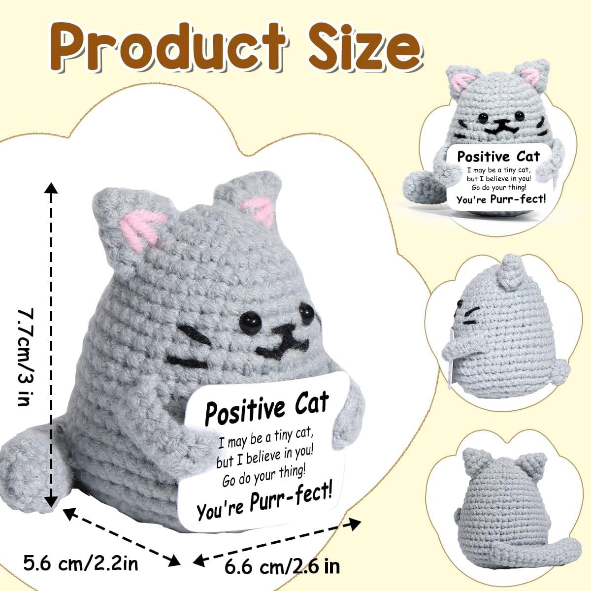 Statuetta di Gatto all'Uncinetto Fatta a Mano - Grazioso Gatto Grigio con Biglietto Personalizzabile con Messaggio Positivo - Regalo Perfetto per Gli Amanti dei Gatti, Compleanni, Incoraggiamento e Decorazioni Domestiche