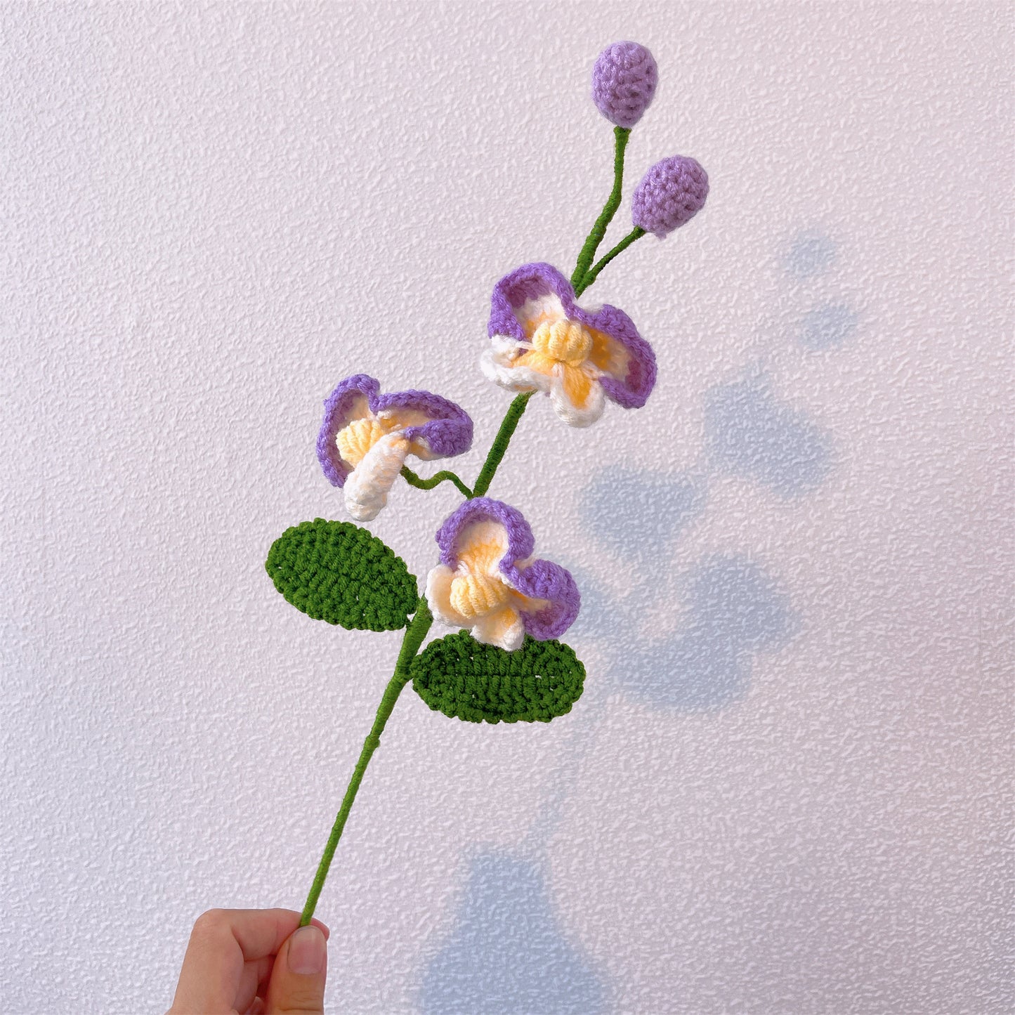 Handgefertigter Phalaenopsis-Orchideenstecker für Heimdekoration und Pflanzenunterstützung – Häkelgarn-Bastelarbeiten, Innendekoration, einzigartige Geschenke, Häkelstrauß