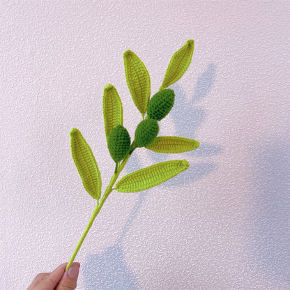 Oasi Mediterranea: Foglie di Olivo Fatte a Mano a Maglia con Palo per Olive per una Decorazione Naturale del Giardino