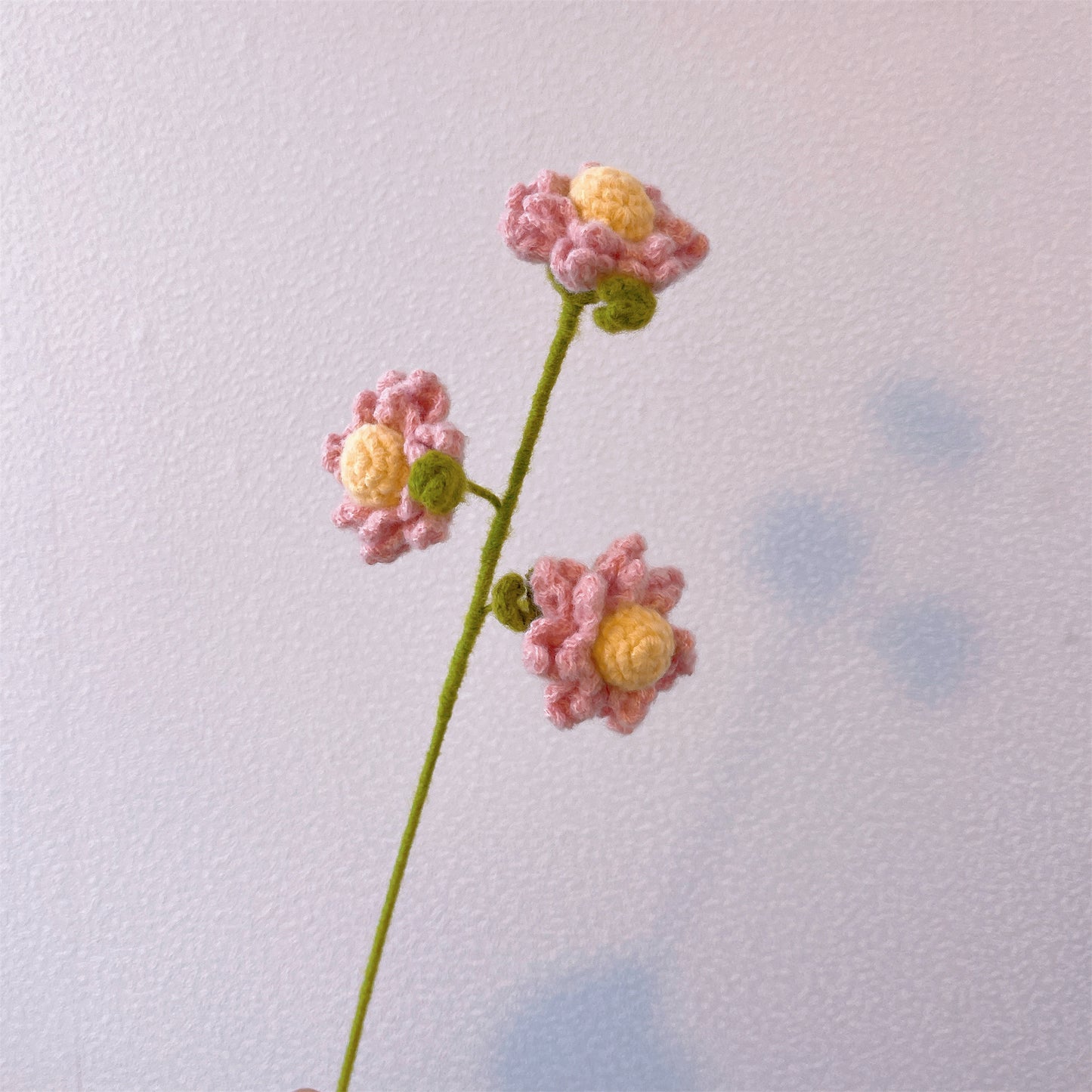 Ramalhete artesanal de porquinho fofo crochê: Rosa, Tulipa, Narciso, Cravo, Folhagem e Mais