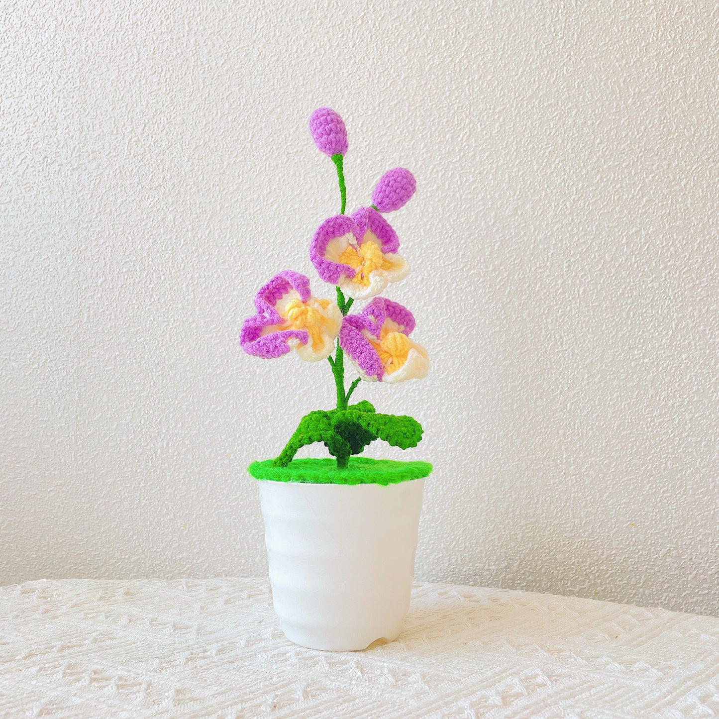 Piante di orchidea farfalla a crochet fatta a mano - Finto fiore realistico - Decorazione unica per la casa - Appassionati di piante - Artigianale - Phalaenopsis - Fiore singolo