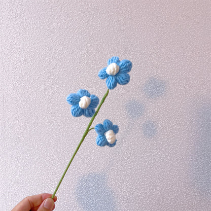 Blue Serenade : Bouquet de fleurs bleues au crochet fait à la main - Tournesols, pompons, coton et roses pour la Saint-Valentin