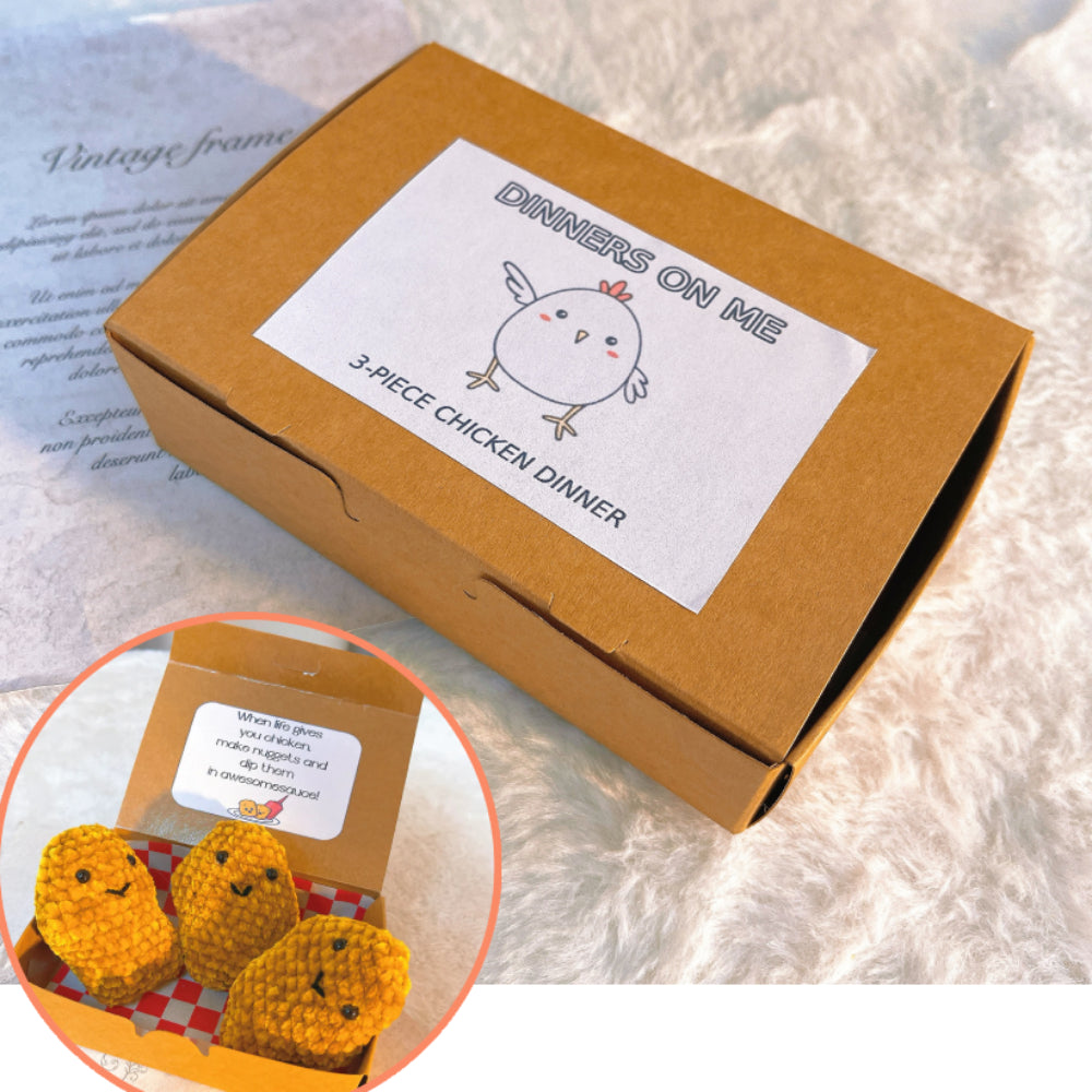 Ensemble de 3 pépites de poulet positives faites à la main - 3 pépites de poulet en peluche au crochet dans une boîte à emporter avec carte personnalisable - Cadeau amusant unique pour les anniversaires, les vacances et les moments de joie