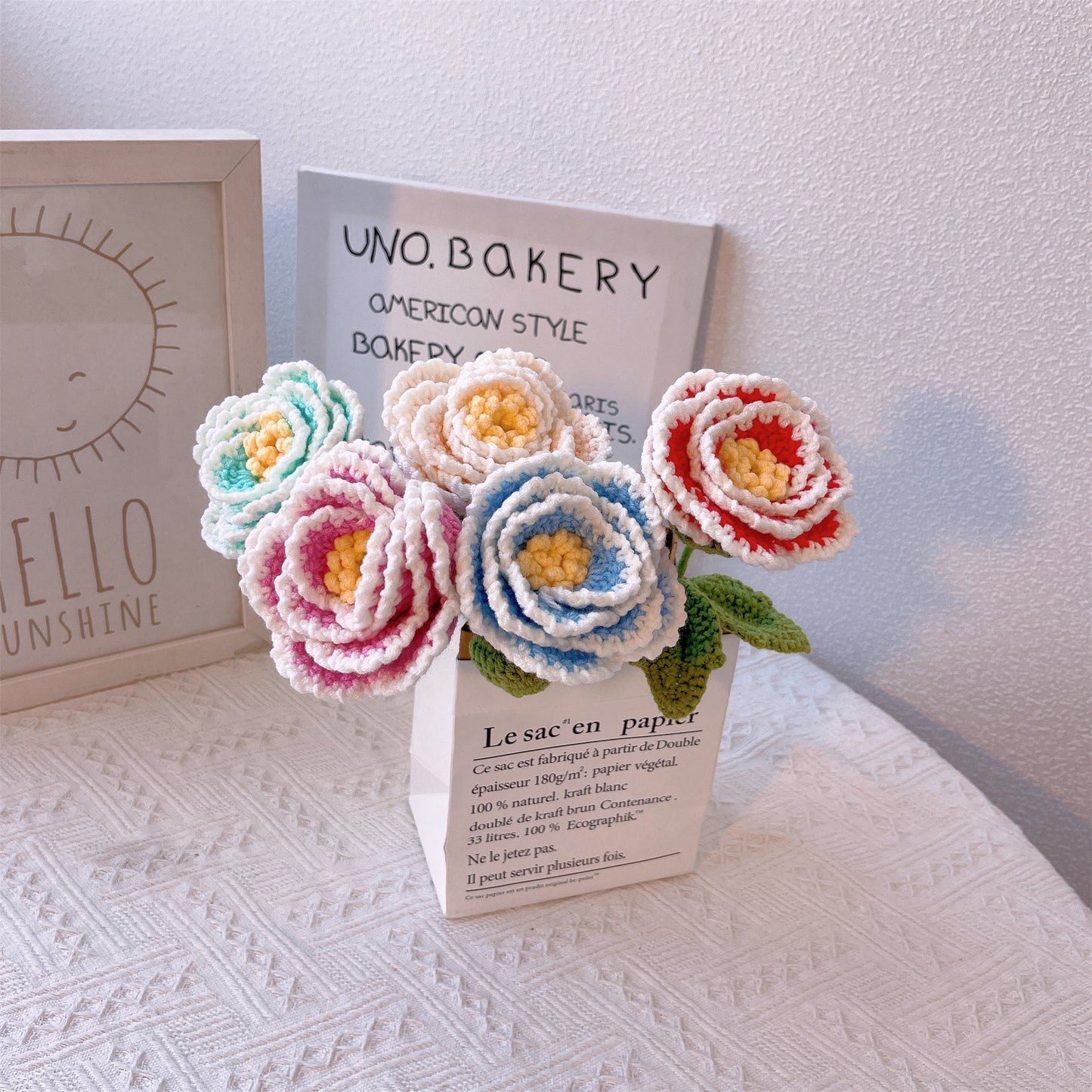 Garden Elegance: Paletto artigianale a maglia con fiori di peonia per una bellissima decorazione di casa e giardino