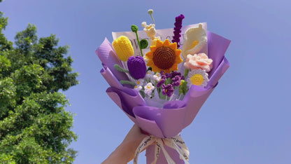 手編み 手作りかぎ針編み 花束 ラベンダー混色花束 - 愛と祝いのハーモニーブーケ｜枯れない花｜ラベンダー・バラ・ひなぎく・忘れな草・チューリップ 永遠の贈り物 花粉症対策・アレルギー対応