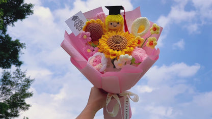 Handmade Crochet Graduation Bouquet for Her – Customizable with Girl or Boy Graduation Cap Doll Head, Personalized Card – Allergy-Free Fake Flowers for Graduation, Congratulation, Gift, Home Decor – Eternal Crochet Flower Arrangement