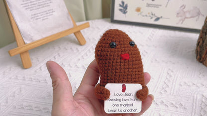 Frijol de Amor Artesanal con Abrigo de Navidad Acogedor y Tarjeta de Felicitación - Perfecto para Decoración de Festividades y Regalos