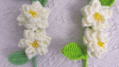 Eleganza nella Bellezza: Paletta di Gardenie Fatta a Mano a Merlatto per una Decorazione da Giardino Sofisticata