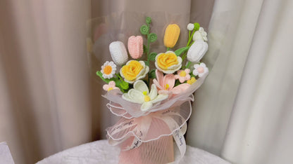 Bellissimo mazzo fatto a mano a maglia "Dolce Sole" con rose, tulipani, gigli, foglie di eucalipto e altro ancora - Perfetto per San Valentino, la Festa della Mamma o qualsiasi occasione