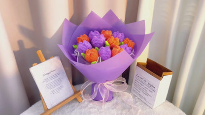 Bouquet de tulipes au crochet fait main – Tulipes en peluche non fleuries avec emballage violet clair, fleurs en tissu hypoallergénique, décoration d'intérieur, cadeau pour la fête des mères, un mariage, le printemps ou un anniversaire