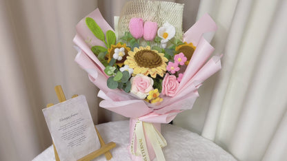 Mazzo di Fiori a Crochet Artigianale "Tonalità Rosa e Giallo" - Con Girasoli Grandi e Piccoli a Crochet, Rose a Gradiente Rosa e Bianco, Puff Bianchi, Rosa e Gialli, Foglie Verdi e Calla Bianche - Ideale per la Primavera, la Festa della Mamma e Occasioni 