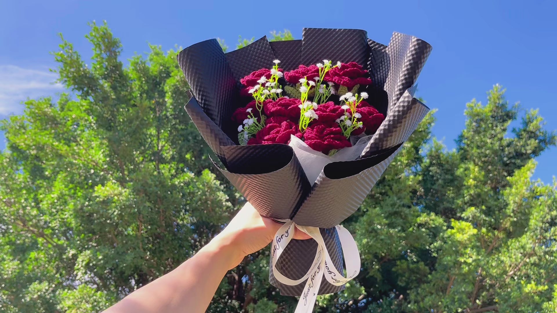 手編み 手作りかぎ針編み 花束 ワインレッドバラブーケ 白カスミソウ