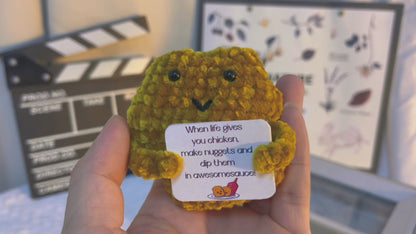Gehäkeltes Positive Chicken Nugget Plüschtier mit personalisiertem Text, individuelles lustiges Gag-Geschenk