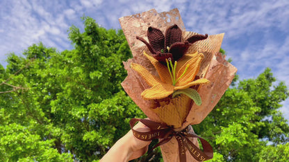 Bouquet de lys au crochet fait main de style vintage - Tons bruns, option hypoallergénique