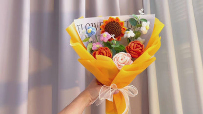 Mazzo a mano a merletto di rose, girasoli e "Puff" - Meravigliosi regali per occasioni speciali e momenti indimenticabili