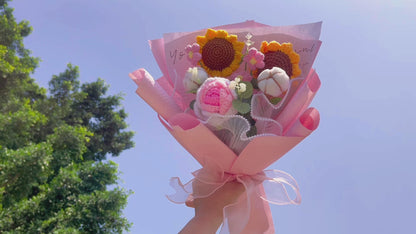 Whispering Petals: Buquê de Flores Crochê Artesanal - Bonito Rosado Pastel - Girassóls, Nuvens Fofosas, Rosas de Bola de Algodão e Mais
