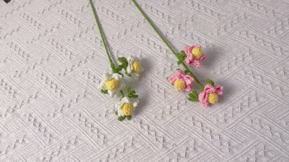 Serenidad en Flor: Palo de manzanilla tejido a mano para una decoración de jardín calmante