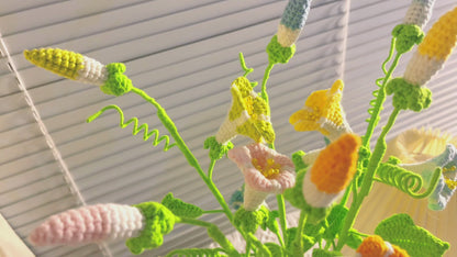 Sogno di Campanula Mattutina: Palo Artigianale a Maglia a Forma di Campanula Mattutina per una Decorazione Giardino Fantastica