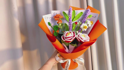 Buquê Floral em Crochê Artesanal - Peónia, Narciso, Lavanda, Rosa Laranja, Romã, Folhas de Eucalipto, Folhagem Dourada - Ideal para Casamentos, Aniversários, Dia da Mãe