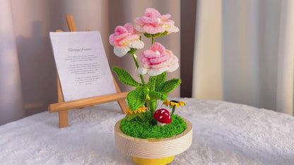 Handgefertigte verzauberte gehäkelte Rosenlaterne mit Glasschirm, Holzsockel und Batteriebetrieb – Valentinstag-Geburtstagsgeschenk