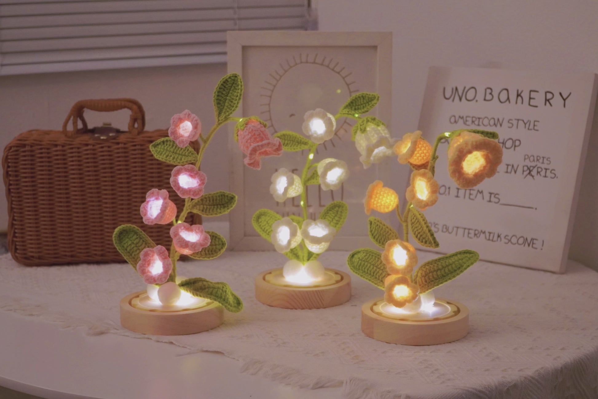 Handmade Crochet Bellflower Night Light with 6 Blooms, Yarn Crafted, Home Decor, Gift Idea, Father Day, Graduation, Curly Plant, 20cm