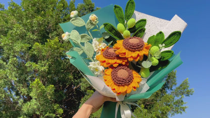 Bouquet di gardenie a crochet fatto a mano - Regalo adatto alle persone con allergie, include gardenie, girasole e olivo - Perfetto per matrimoni, compleanni e arredo casa - Imballato in carta ecologica verde e crema