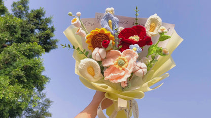 手作りかぎ針編み 花束 「虞姫」手編みフラワーブーケ - 赤＆ピンクヒナゲシ・白＆青カラー・コットン・ひまわり・クチナシ・菓子花・スズラン - 大切な方への枯れない贈り物 花粉症対策・アレルギー対応