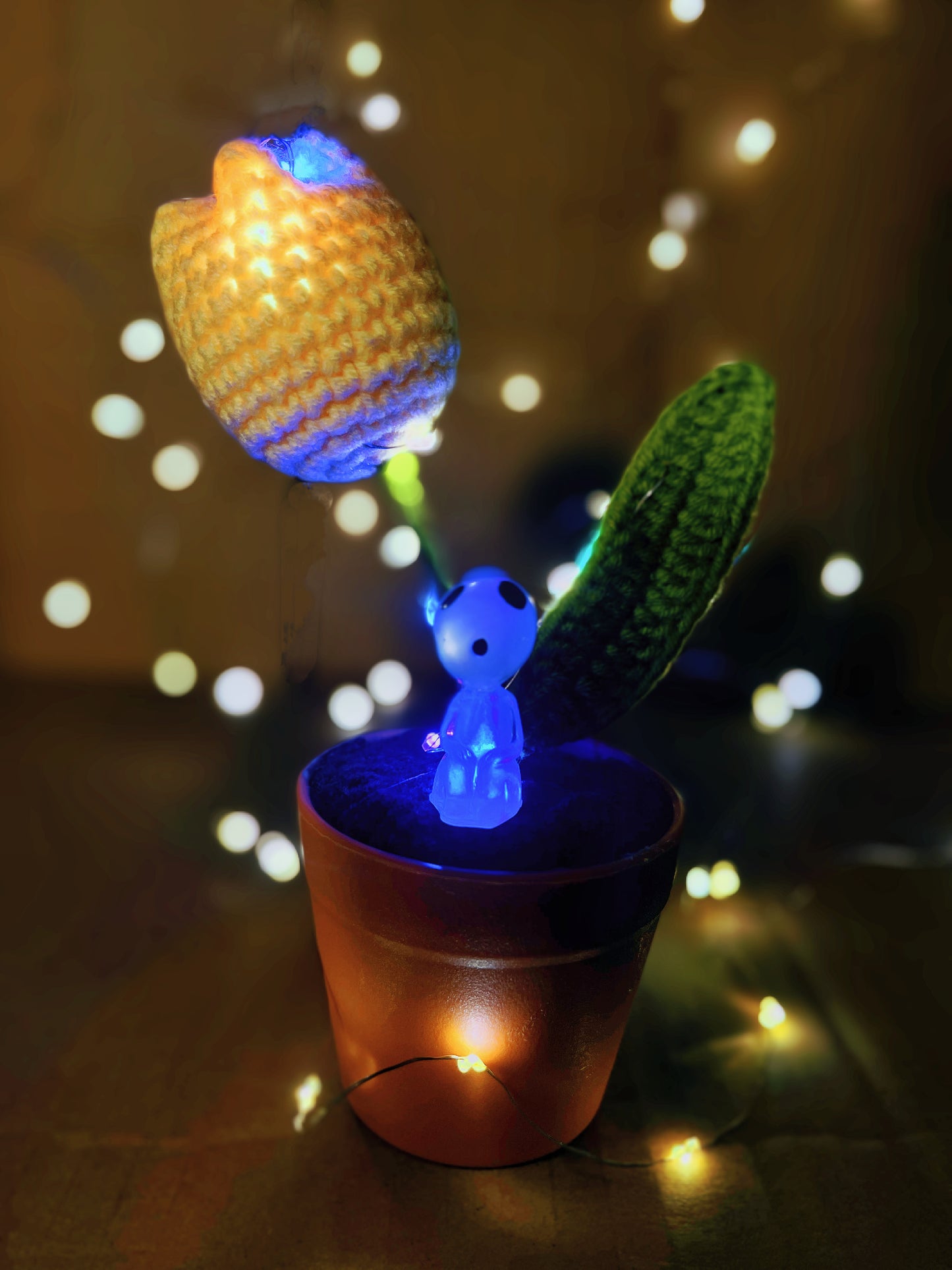 Pianta di tulipano a maglia fatta a mano - Finto fiore realistico - Decorazione unica per la casa - Regalo perfetto per gli amanti delle piante - Fatto a mano su misura